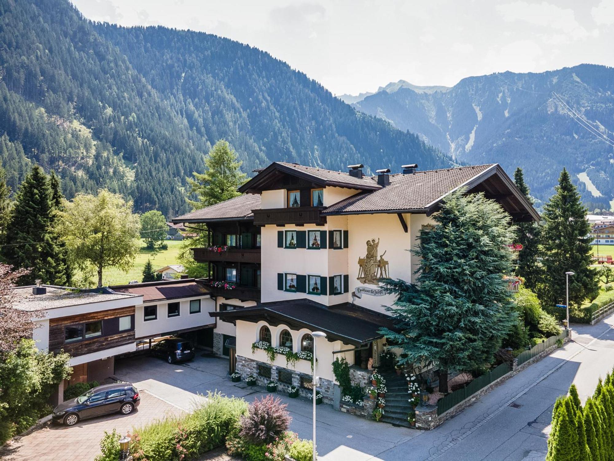 Aparthotel Landhaus St. Joseph Майерхофен Екстериор снимка