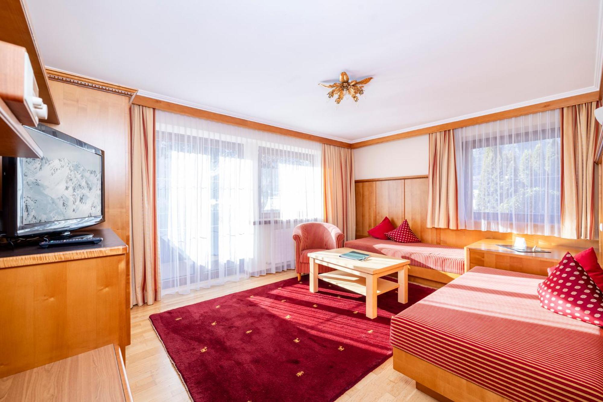 Aparthotel Landhaus St. Joseph Майерхофен Екстериор снимка